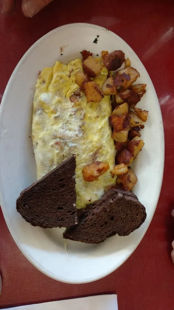 Veggie Omelette w Pumpernickel & Home Fries